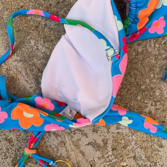 Sz.Small new floral bikini - Picture 3 of 3